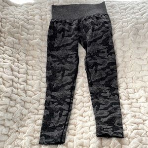 Black camo NVGTN leggings.  Size M.
